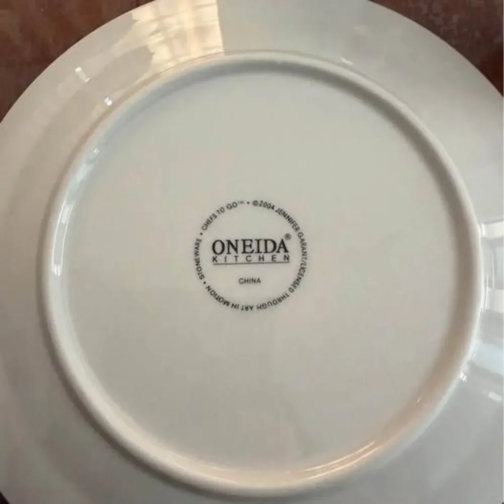 Discontinued Oneida Chefs to Go Dinnerware Set